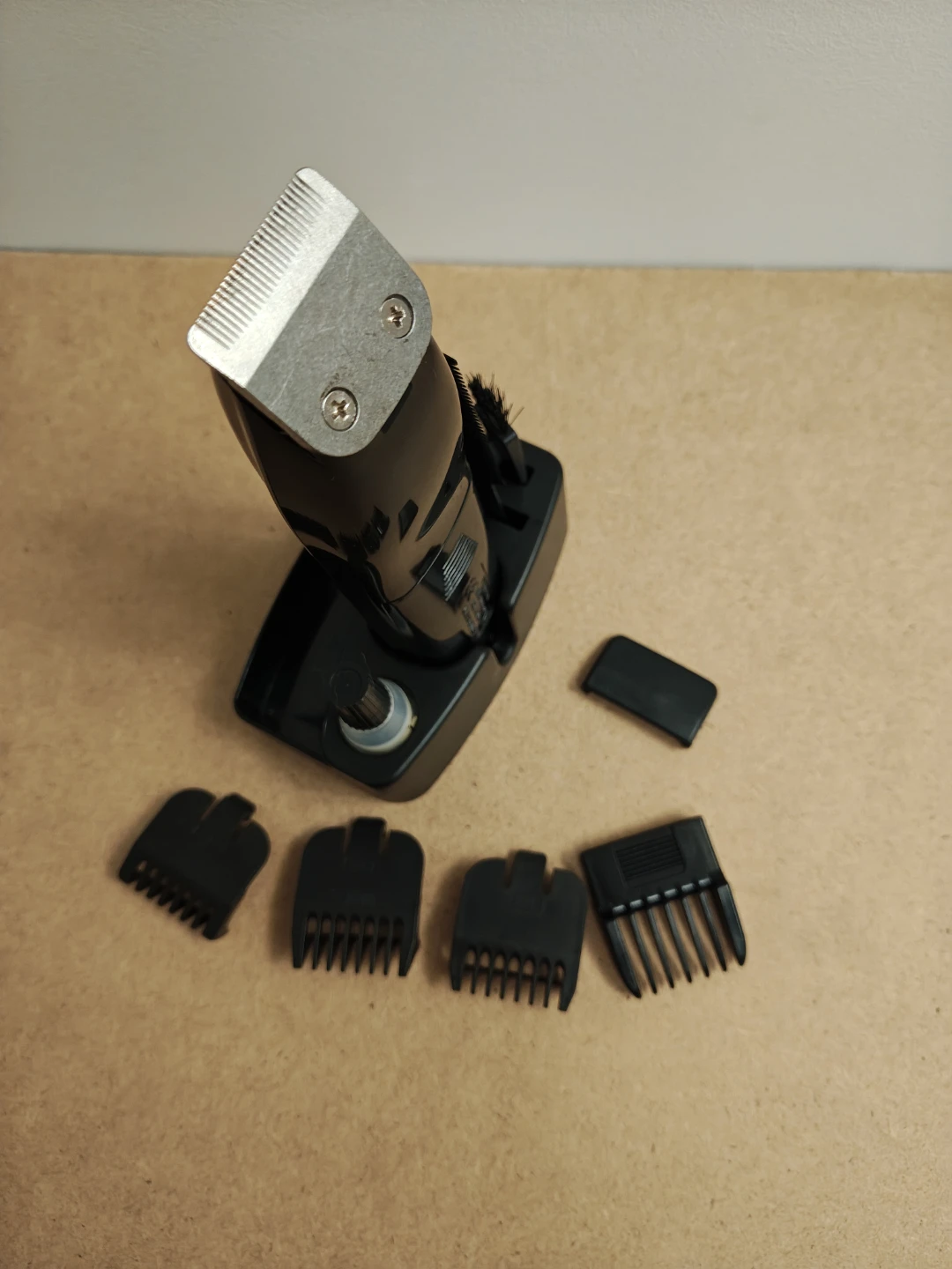 Wahl Cordless Hair Clipper Set with Attachments - photo 2