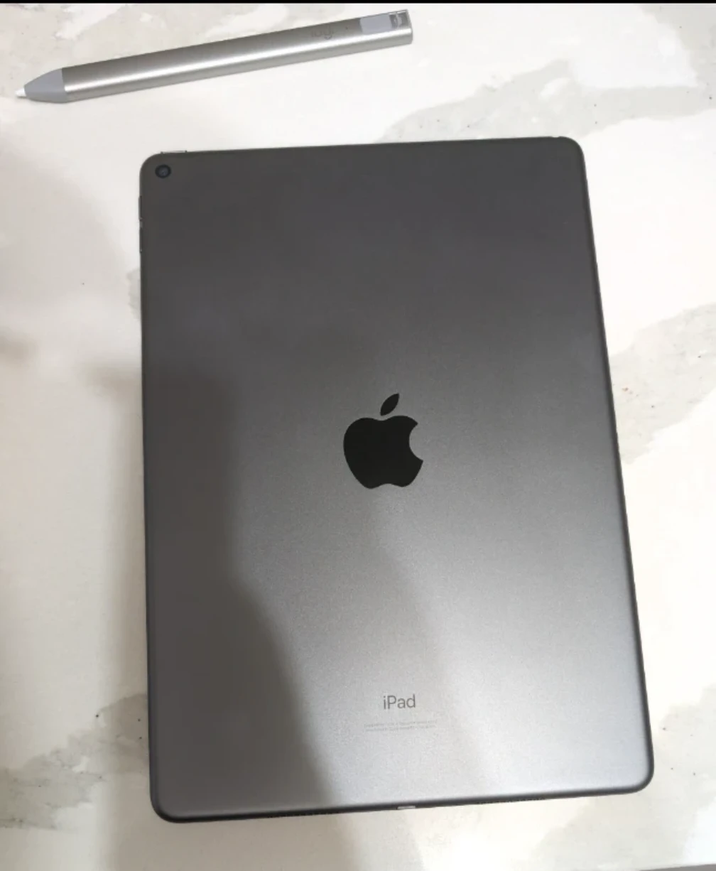 iPad  Air 3 plus accessories - photo 3