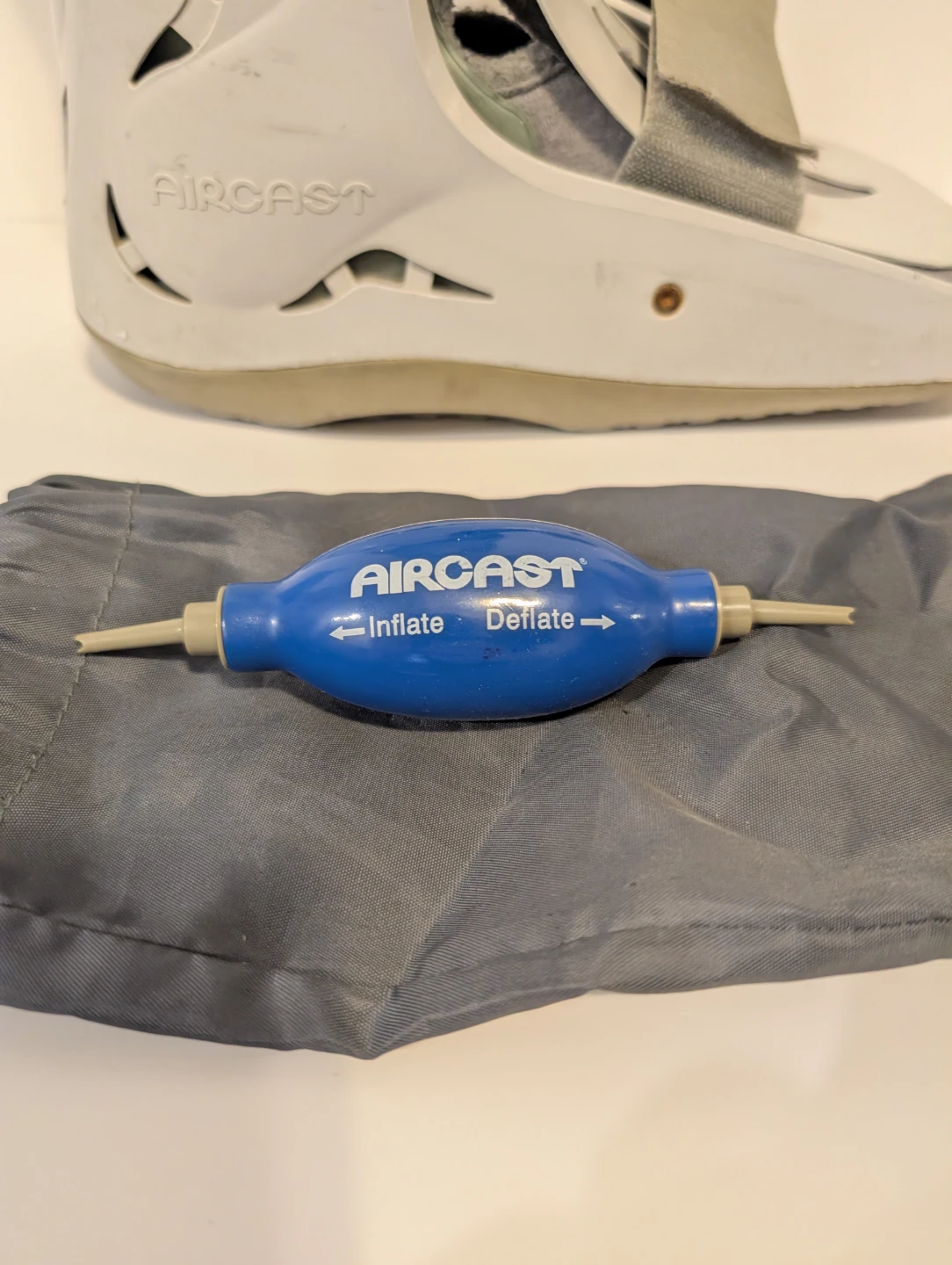 Aircast Walking Boot with Air Pump - photo 2