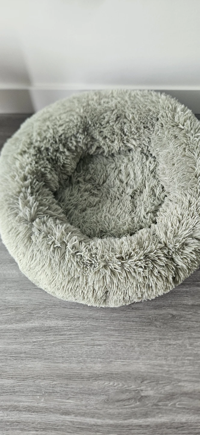 Fluffy Round Cat / Small Dog Bed – Excellent Condition - photo 2