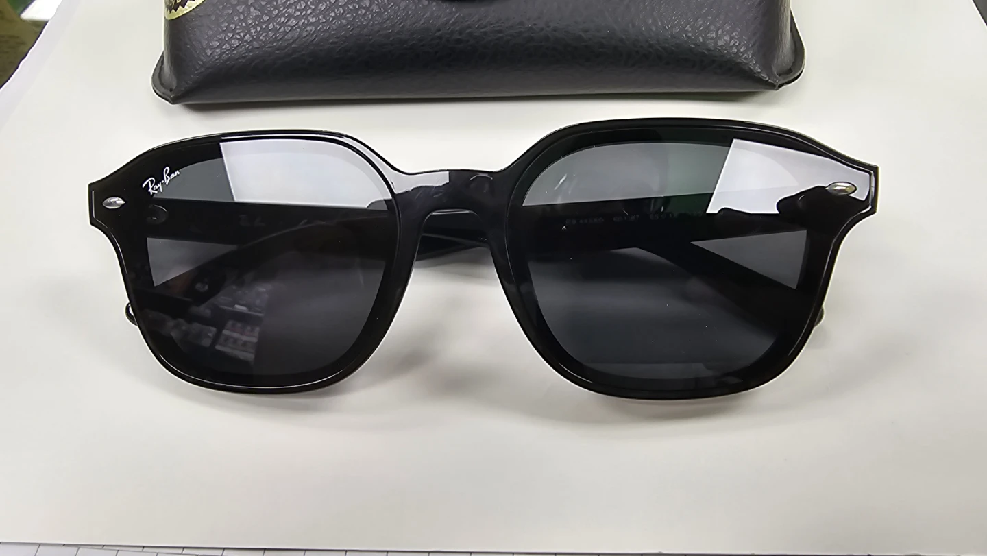 Ray-Ban Sunglasses with Case - photo 4