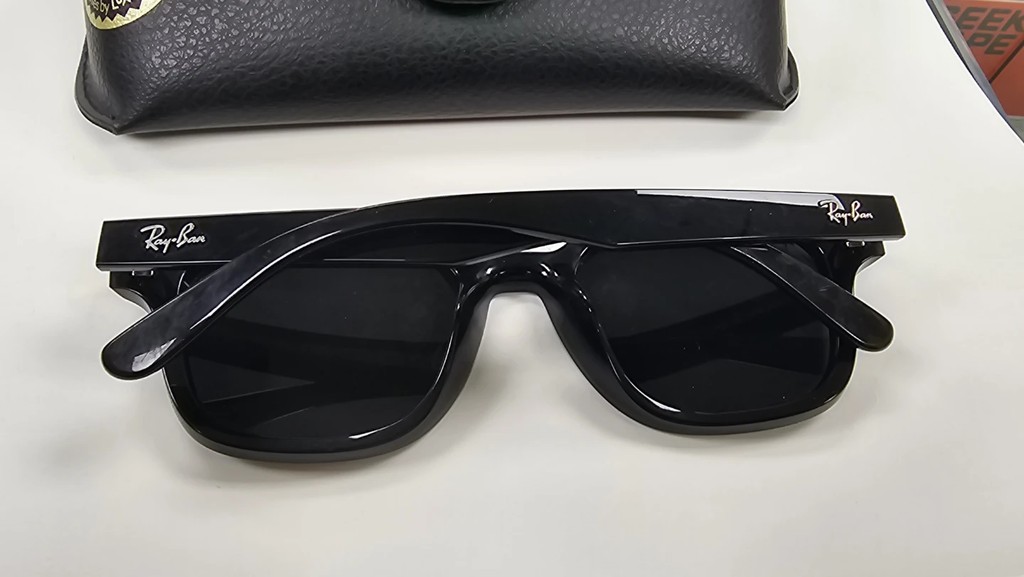 Ray-Ban Sunglasses with Case - photo 5