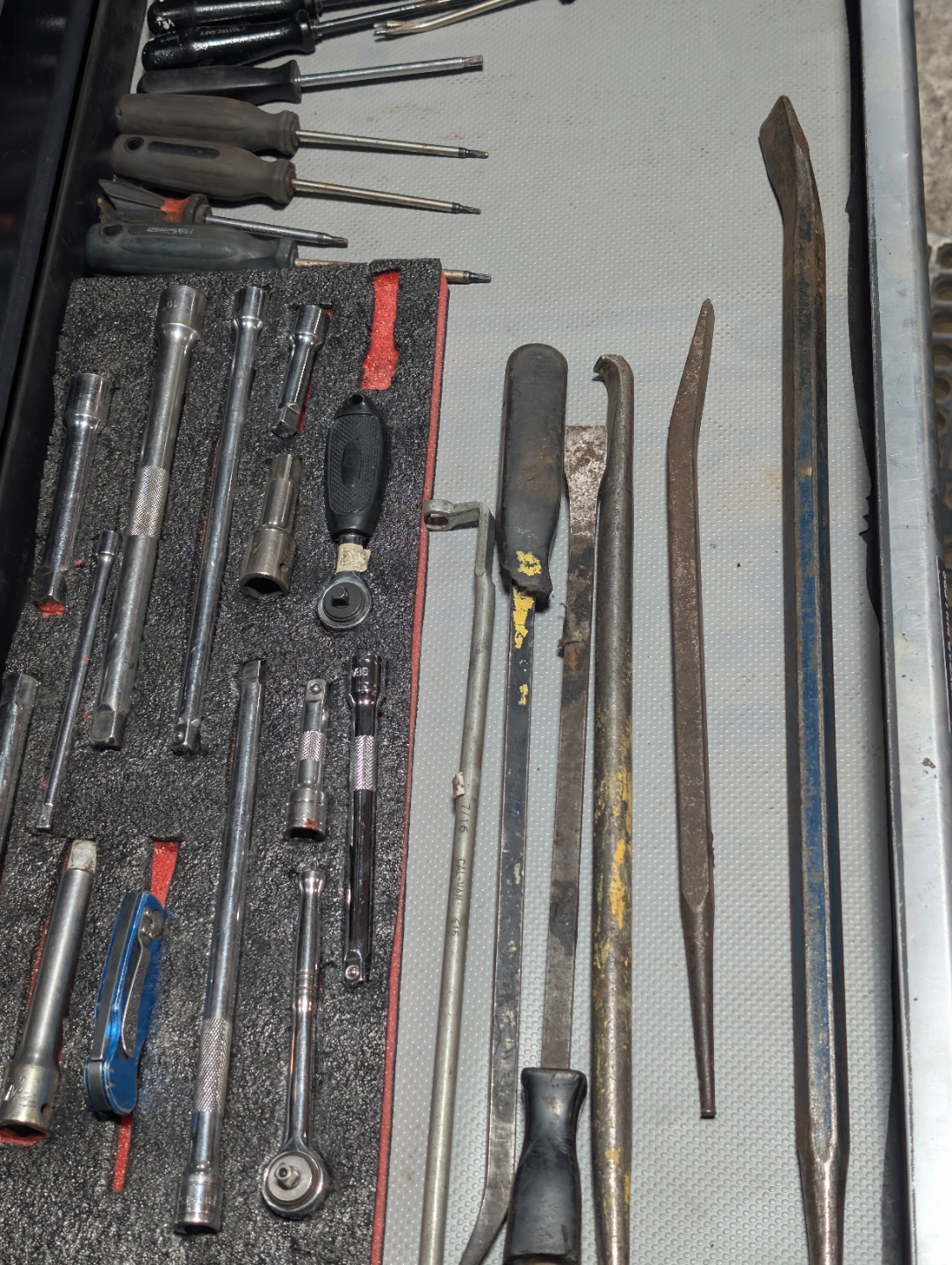 Husky 52 " roll cab and tools - photo 3