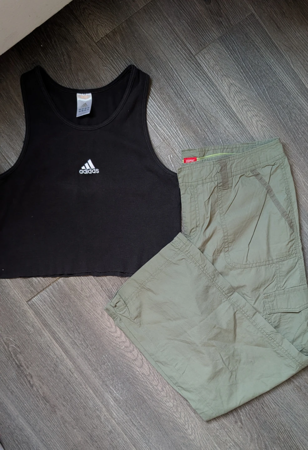 Woman's outfit ( size M/ like-new)