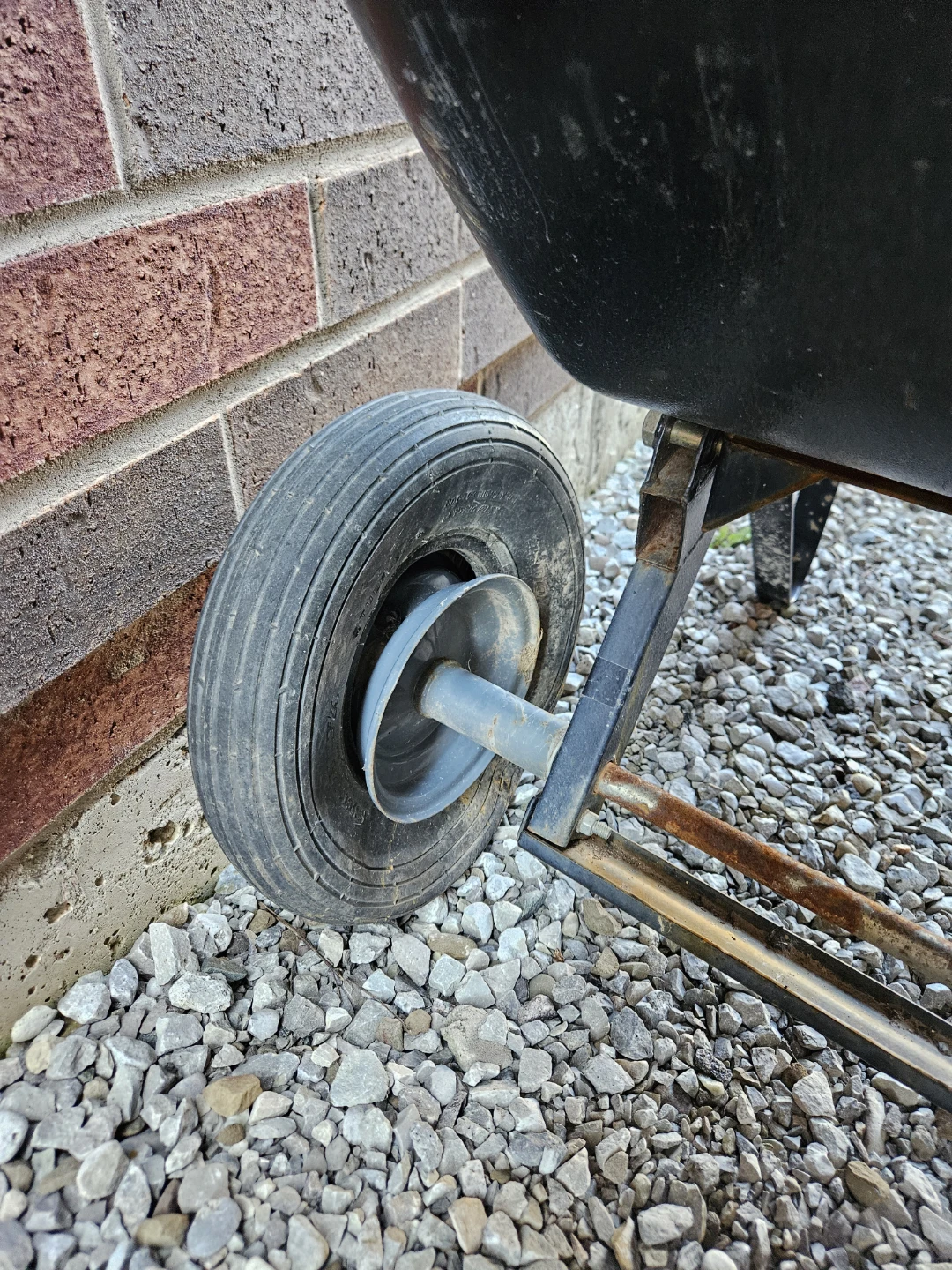Two-wheel Wheelbarrow - photo 2