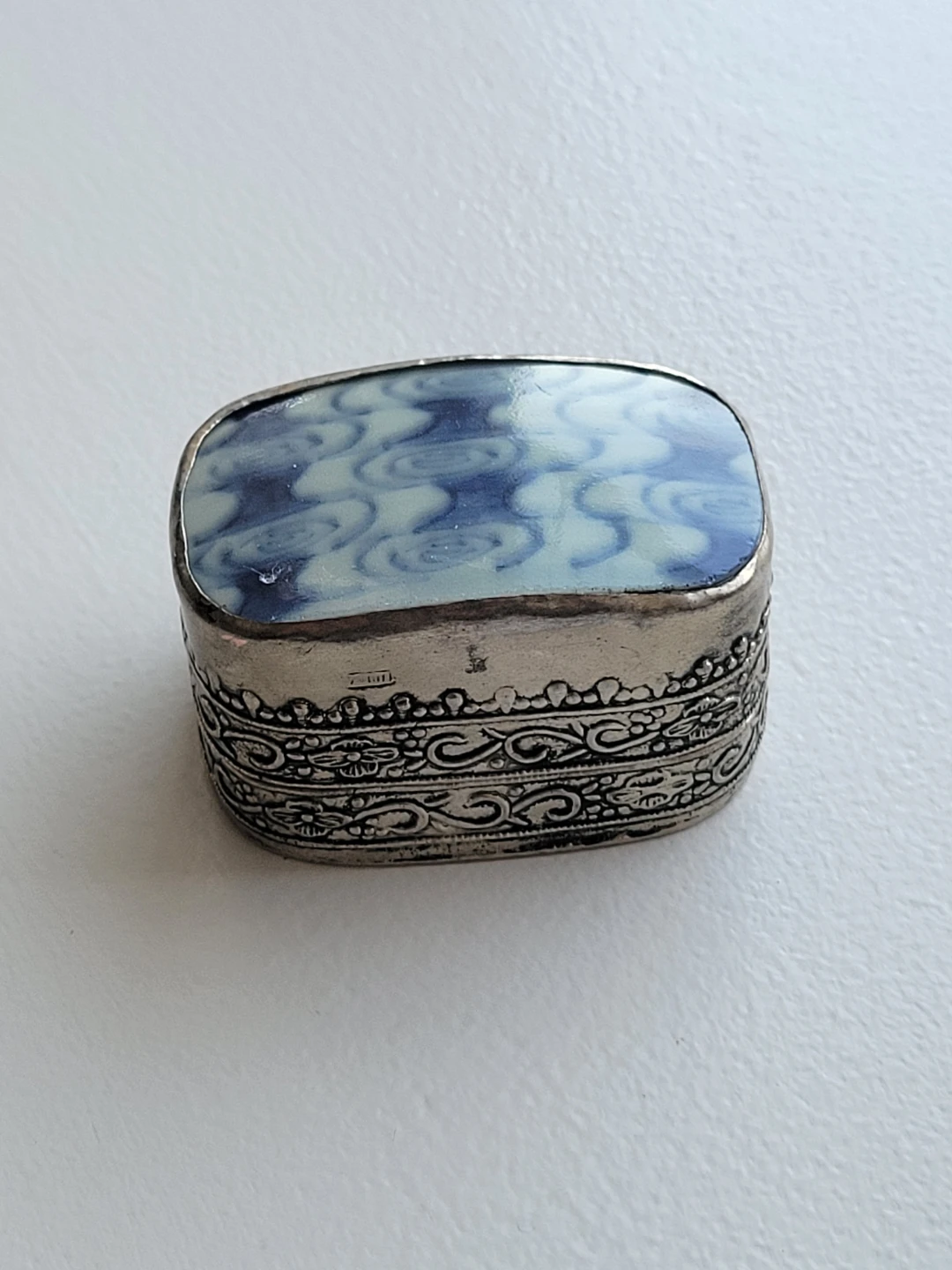 Vintage Chinese Shard Ring Box.  Chinoiserie Silver Box