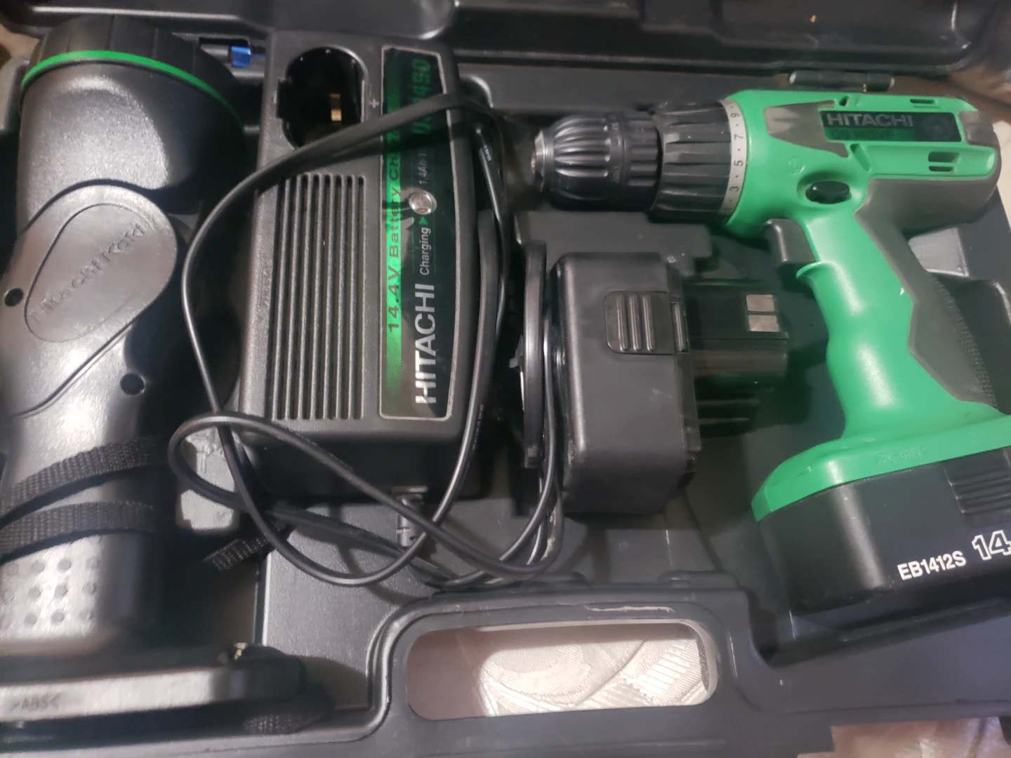 Hitachi 14.4V Cordless Drill and Flashlight Combo Kit