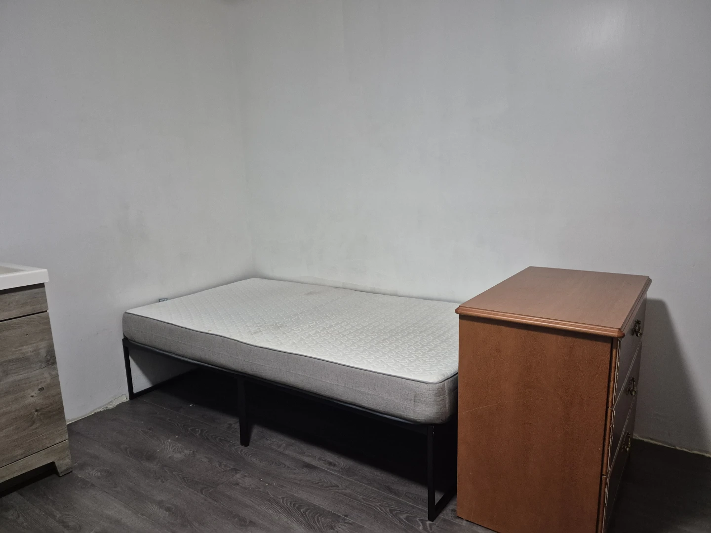 650$ Private Room for rent Males only