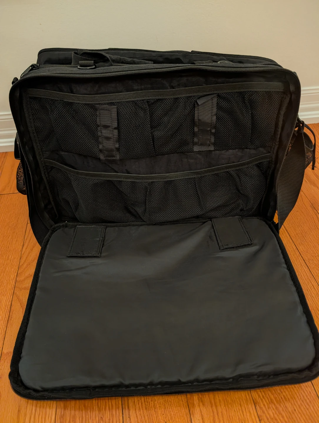 Baby Bwee Travel Bag in great condition - photo 2