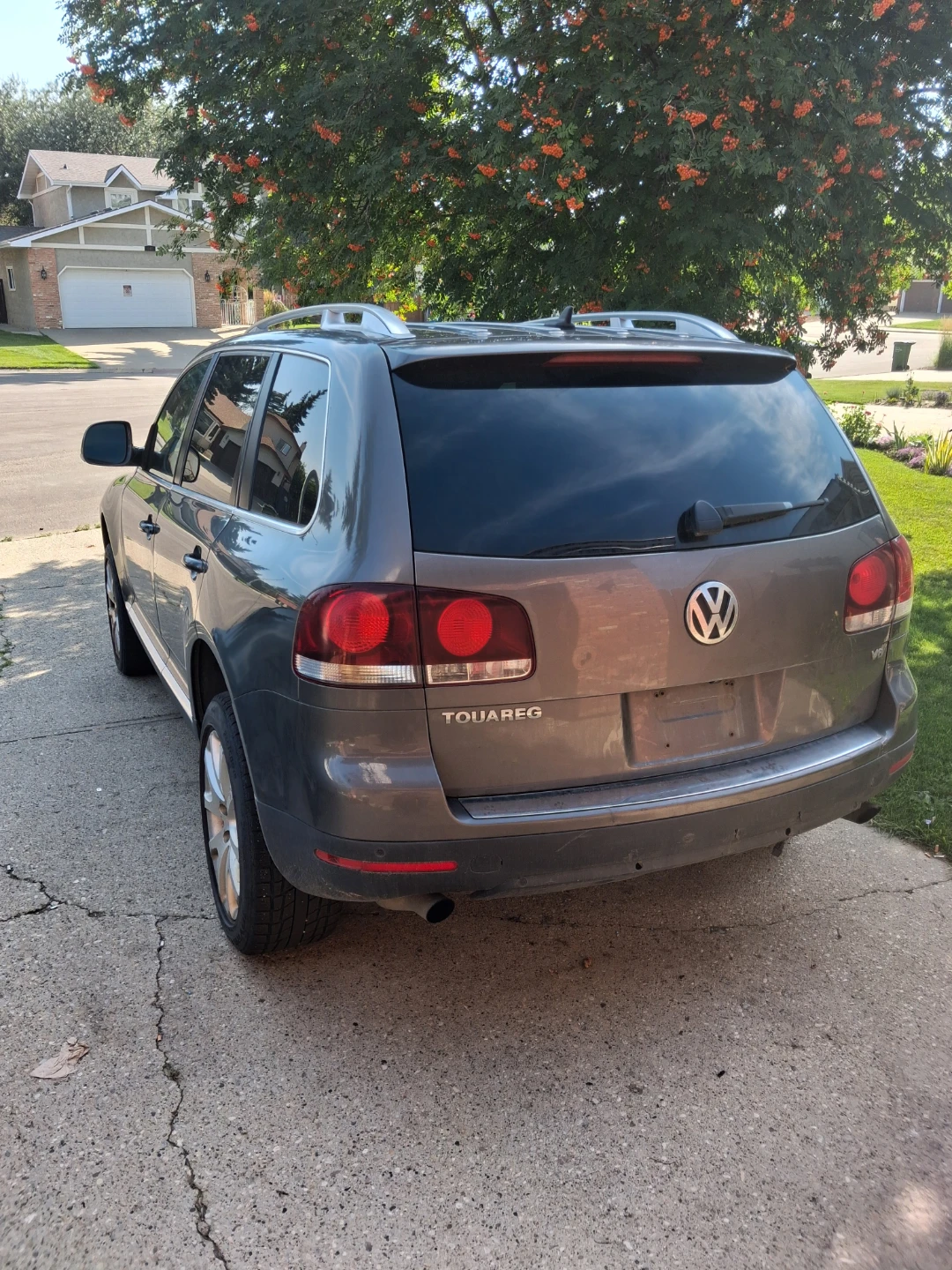 Volkswagen Touareg SUV - photo 4