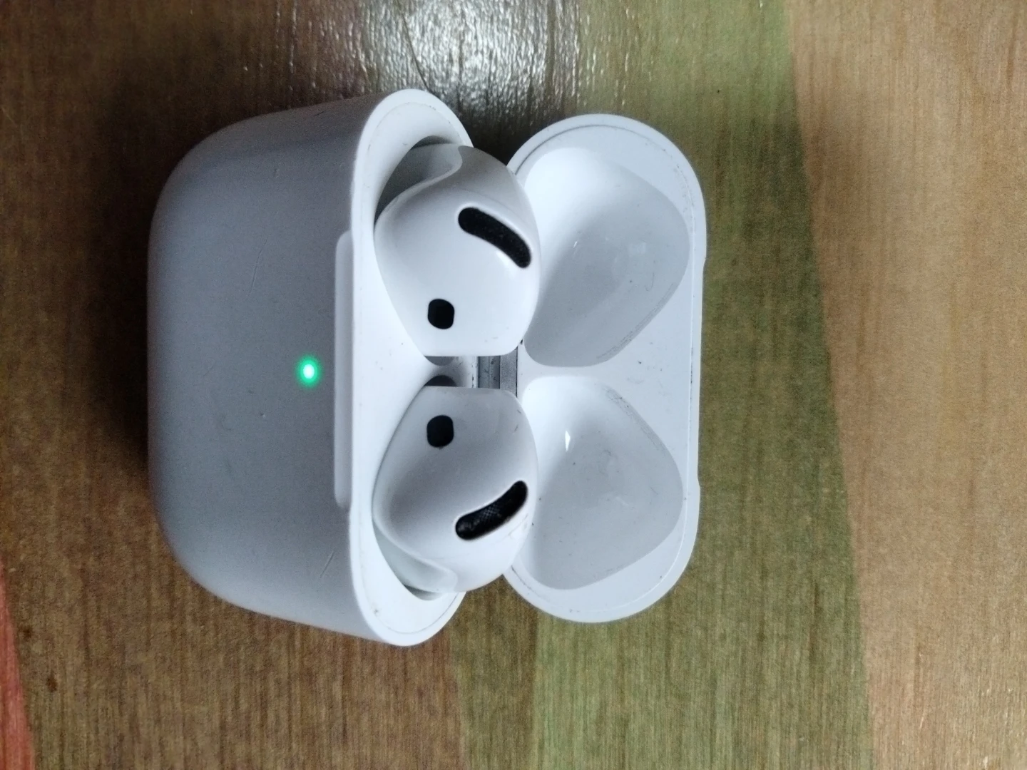 AirPods 4th Generation Model A3058 USB-C Charging Case included