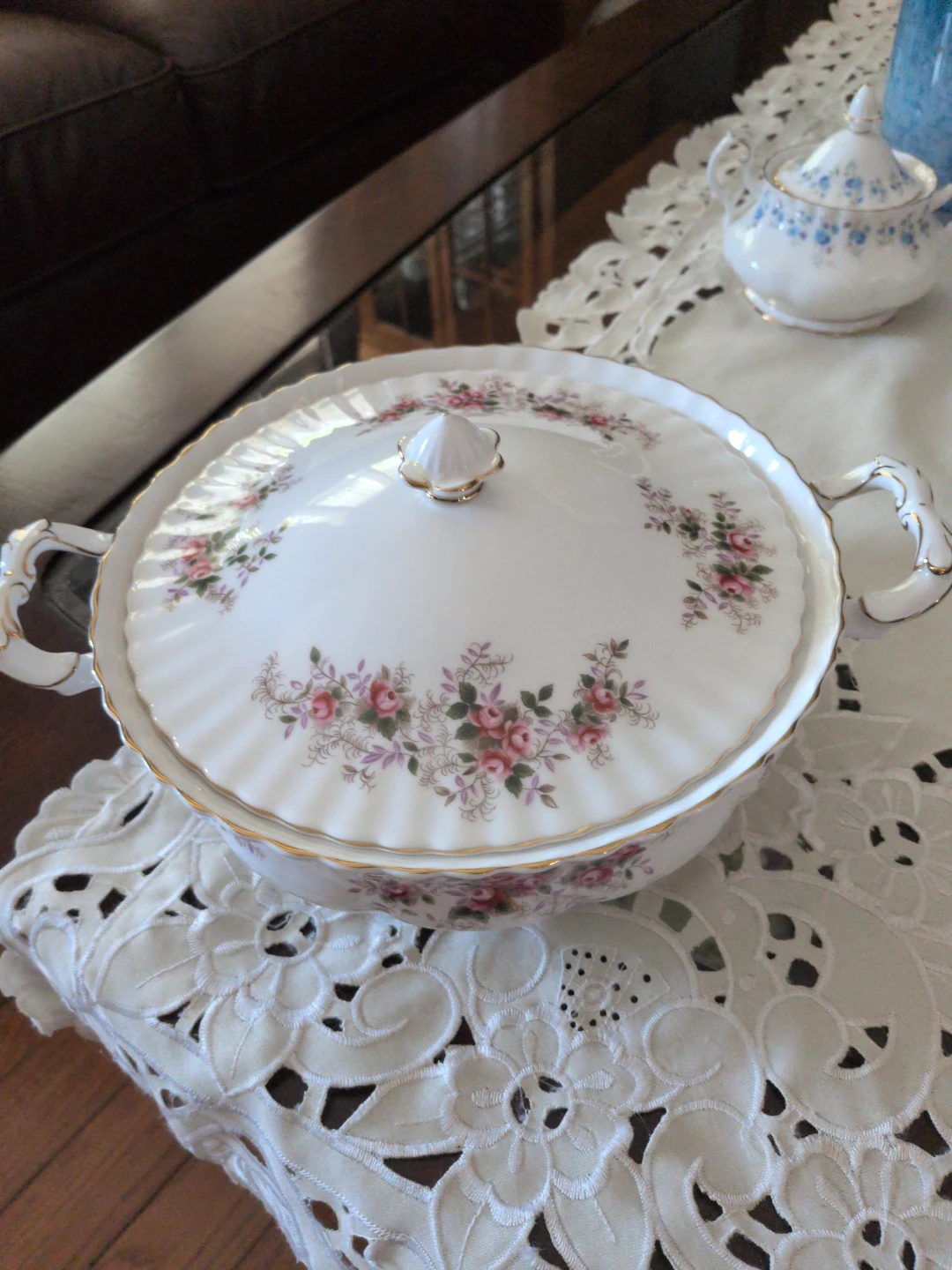 Royal Albert "Old Country Roses" Soup Tureen - photo 2