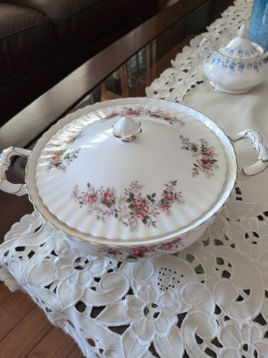 Royal Albert "Old Country Roses" Soup Tureen - photo 2