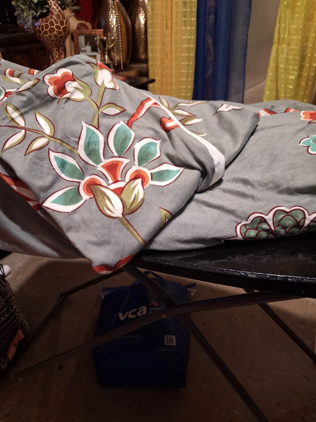 4 SEATER SOFA COVER AND PILLOW THROW - photo 2