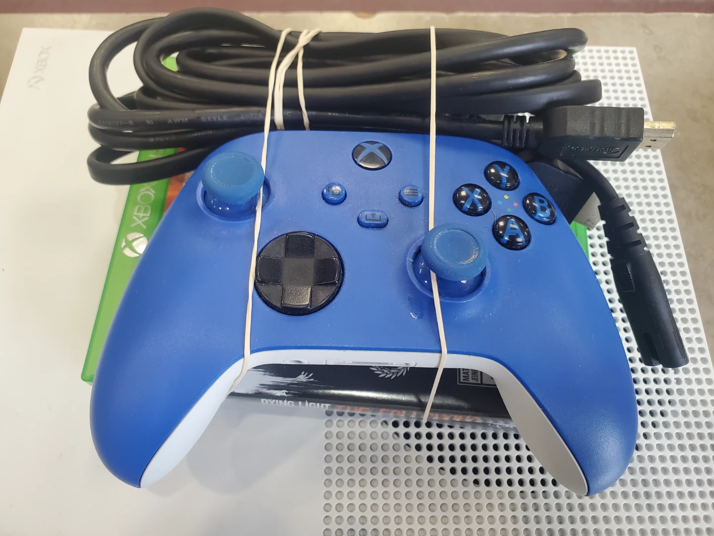 Microsoft Xbox One S console bundle with blue controller - photo 2