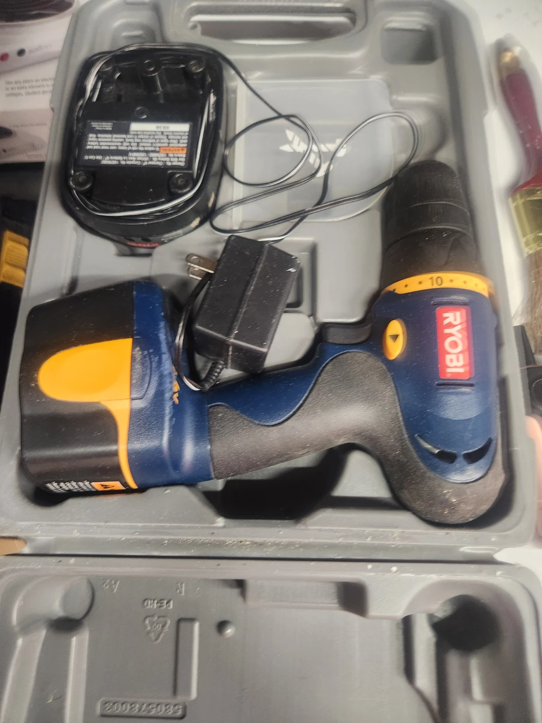 Ryobi 9.6V Cordless Drill with Battery and Charger - photo 3
