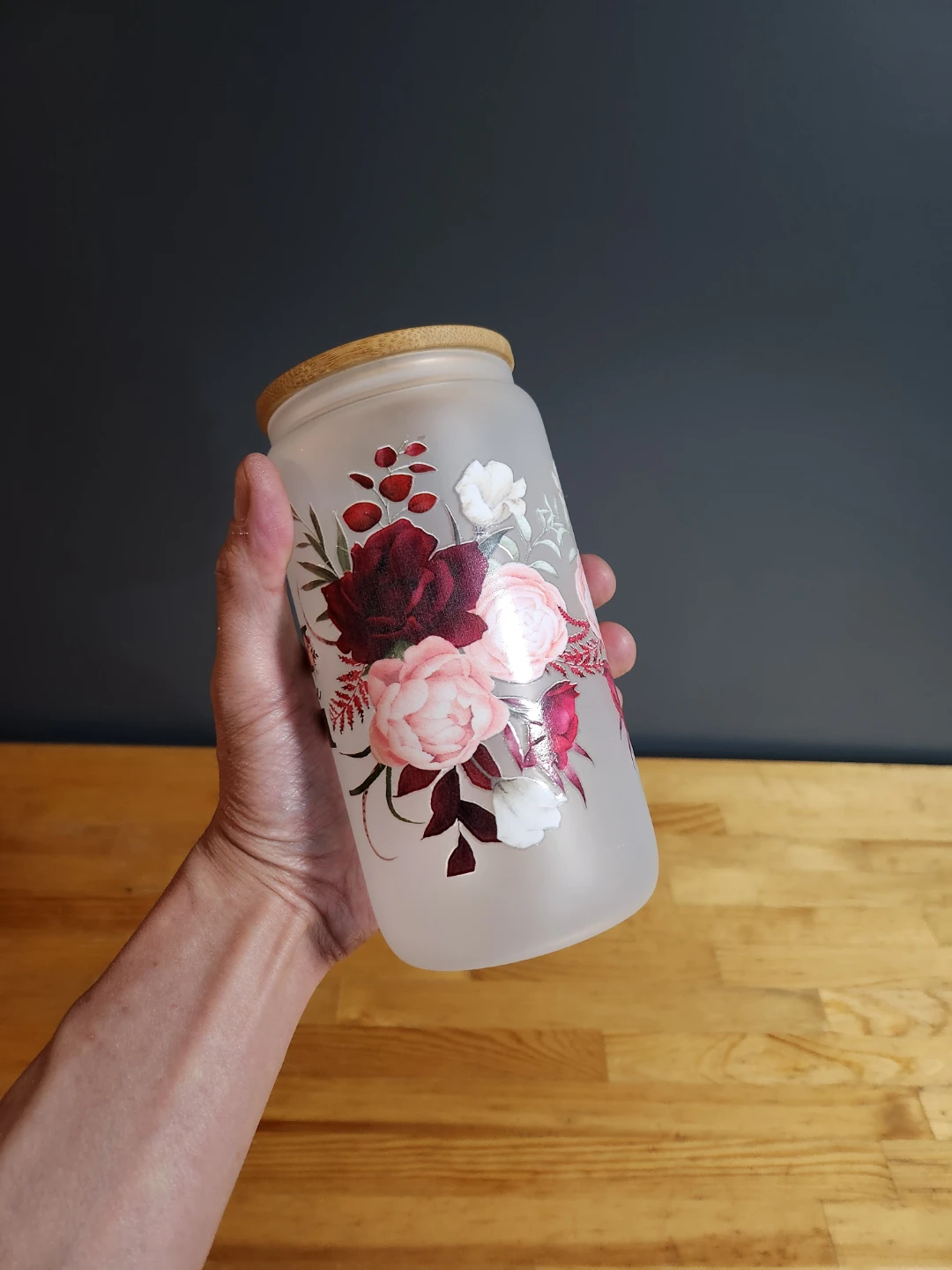 Frosted Glass Mom Life Floral Tumbler with Bamboo Lid 520ml - photo 3