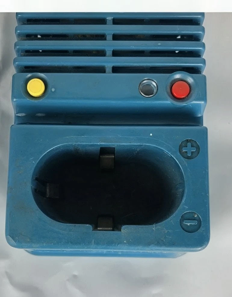 Makita DC9100 Fast Battery Charger - photo 2