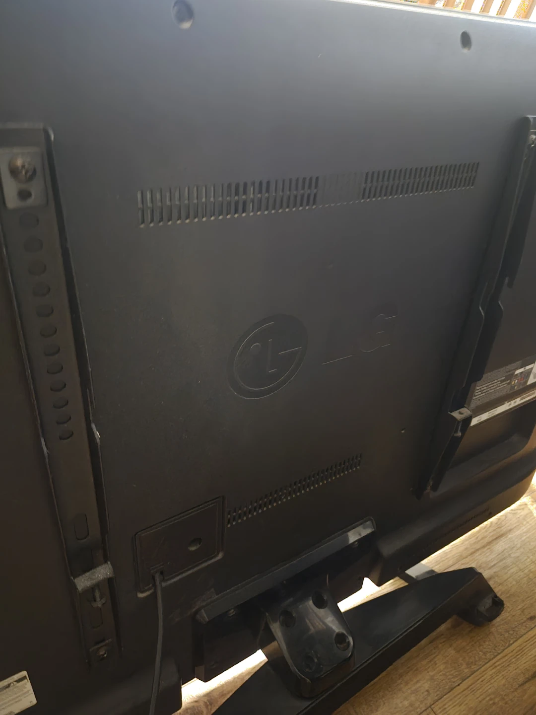 LG 47" 47LM6400 Smart LED TV - Needs Repair - photo 4