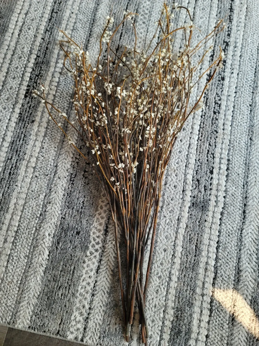 Tall twig branches with white flowers - photo 4