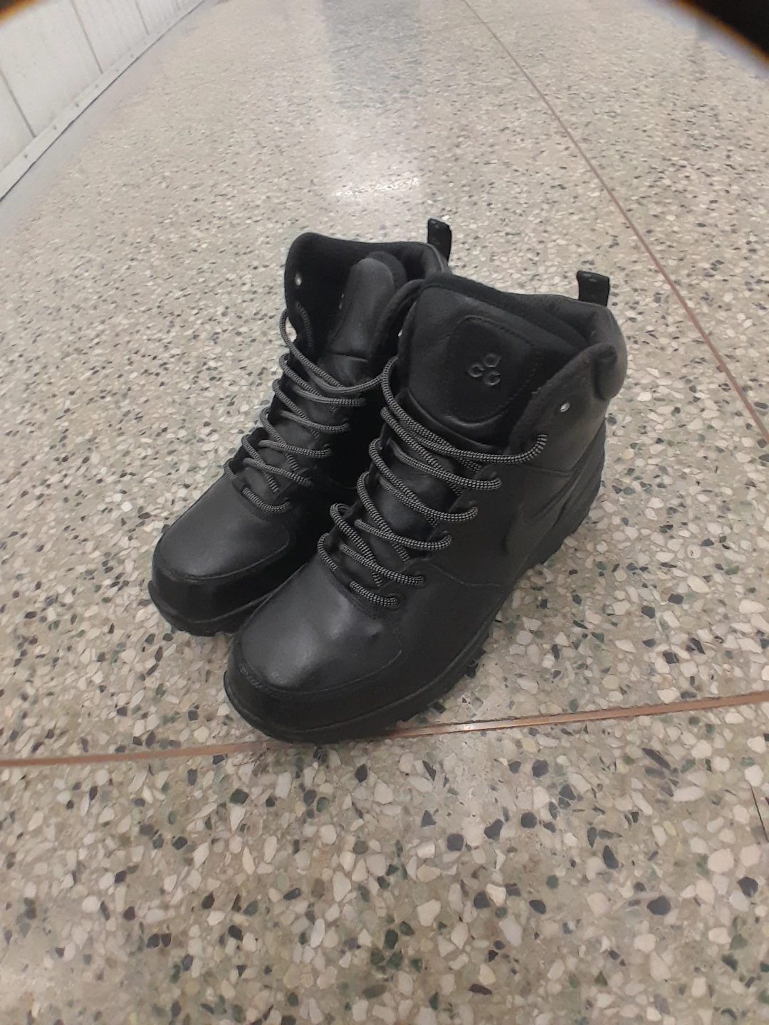 Nike ACG Black Mid-Top Boots Men's Size  8.5 - photo 2
