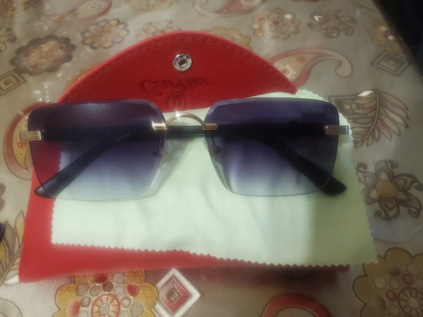 Cartier Sunglasses with Case and Box - photo 4