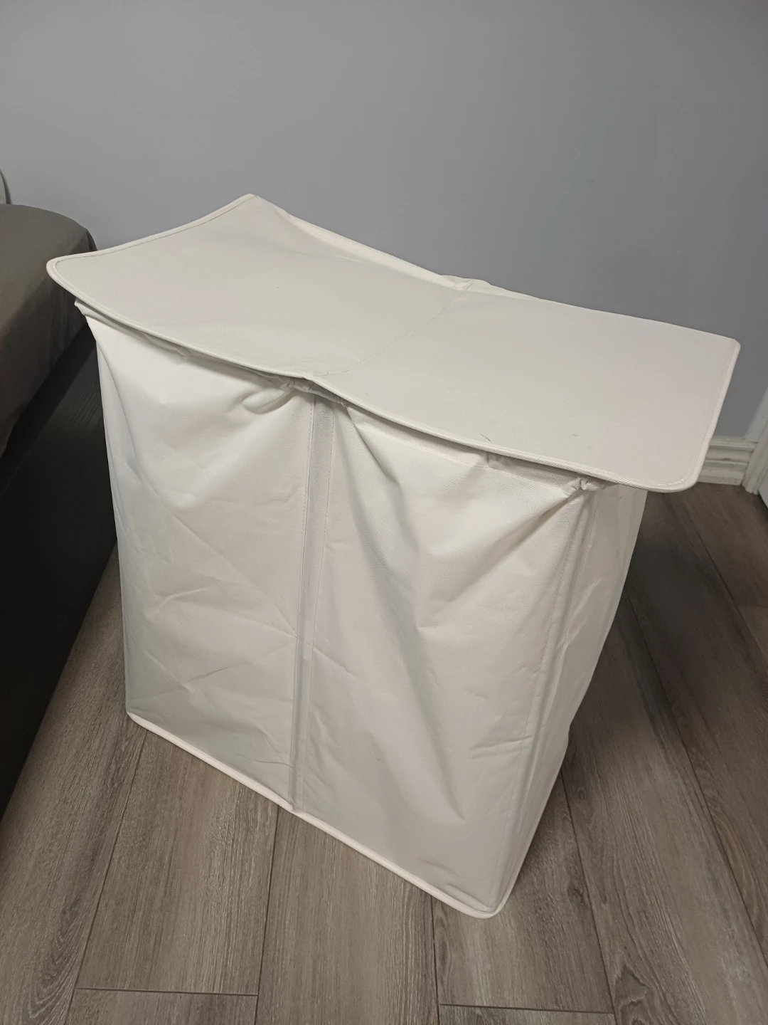 White 2 compartment laundry hamper with lid