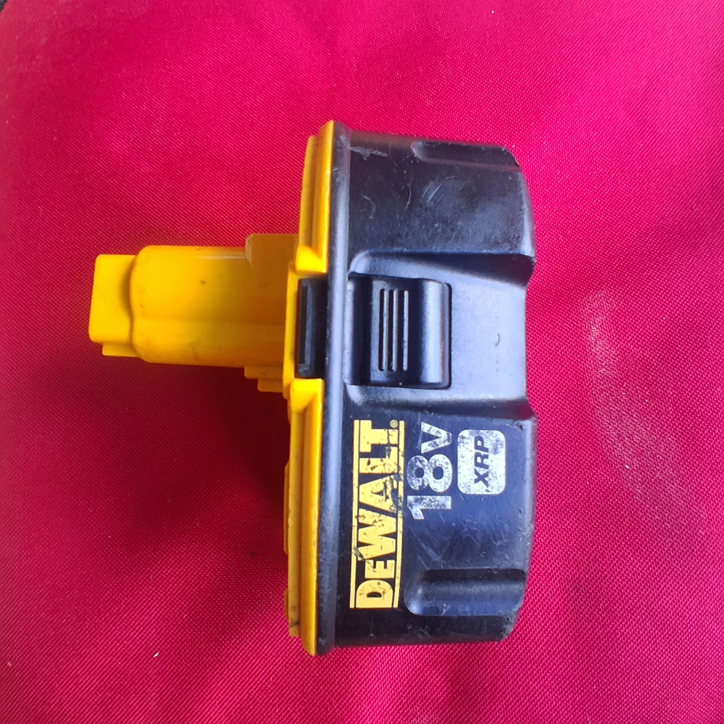 DeWalt 18V XRP DC9096 Battery Pack - photo 2