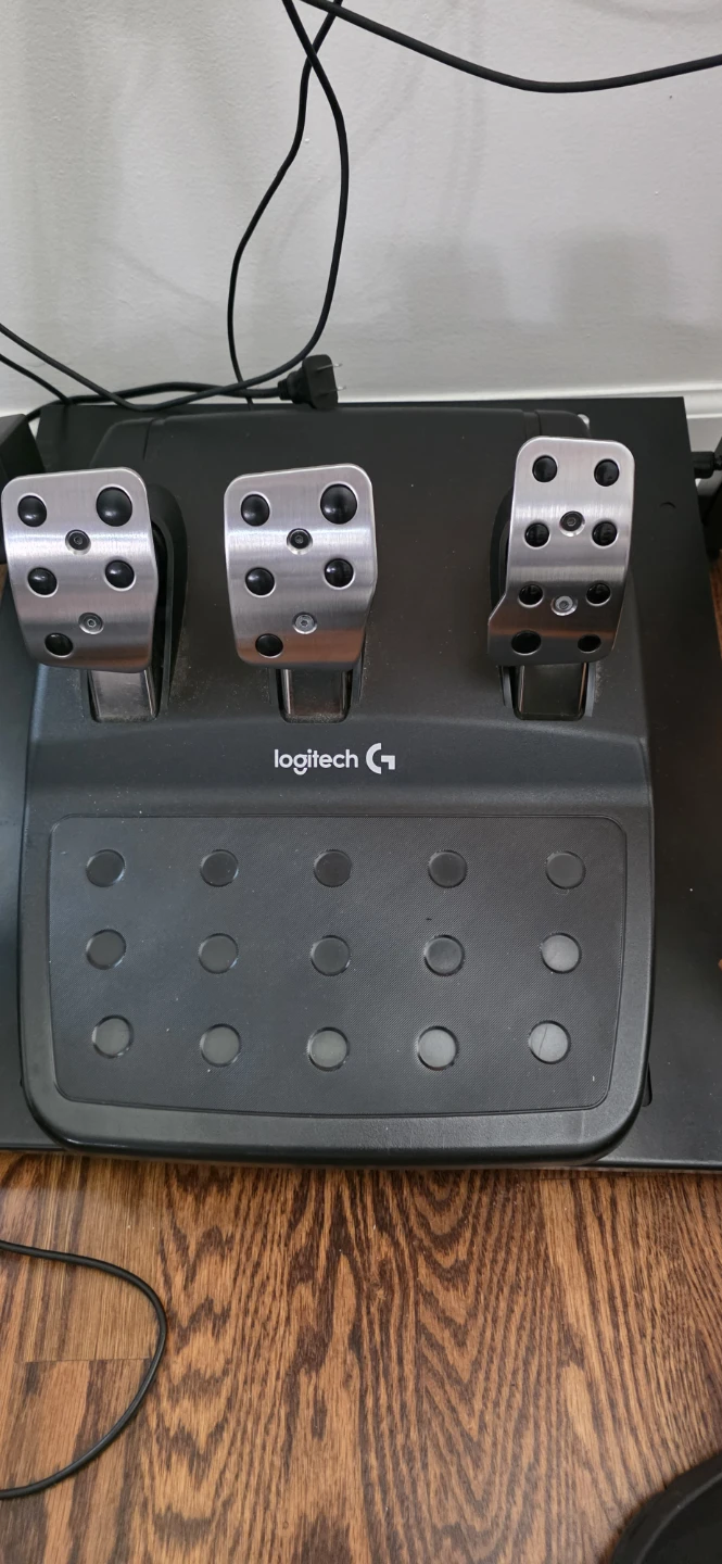 Logitech g29 wheel with pedals, shifter and sim racing stand