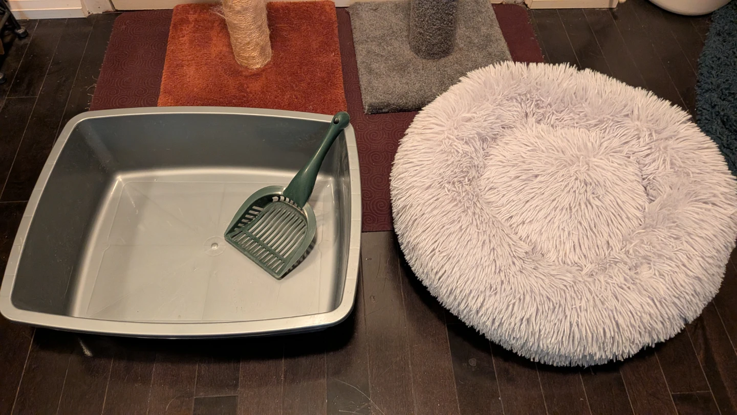 Cat Scratching Posts, Fluffy Bed and Litter Box - photo 3