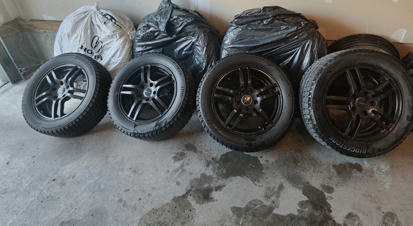 Set of 4 Bridgestone Winter Tires on Black Rims - photo 3