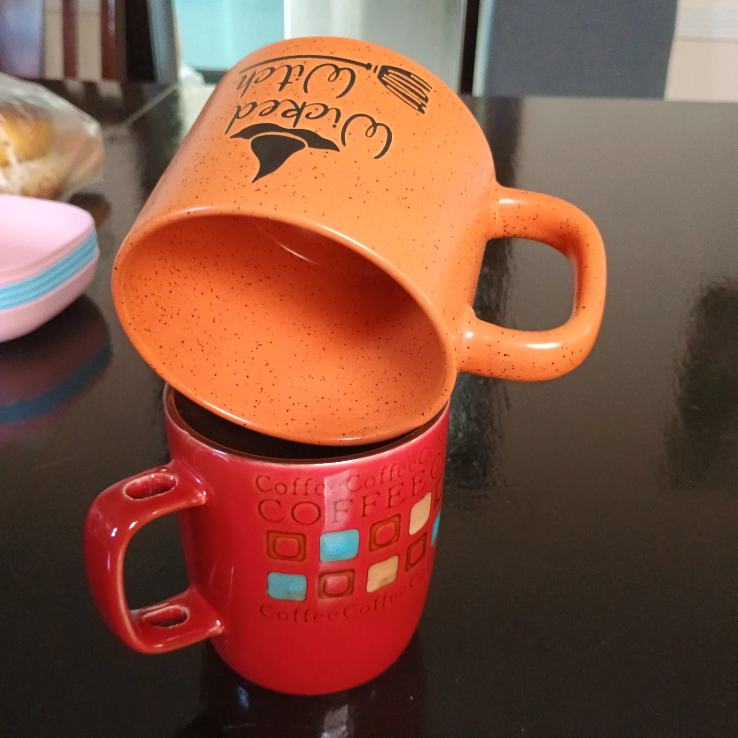 Brown and red coffee cups - photo 4