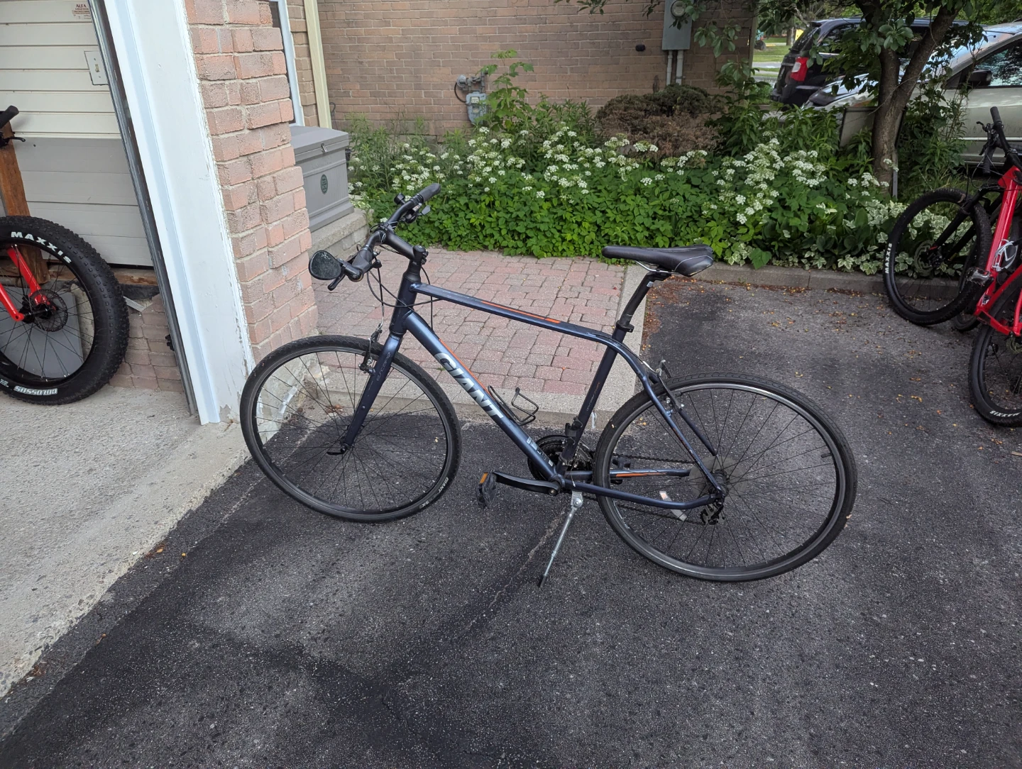 Bicycle: 2016 Giant Escape 2