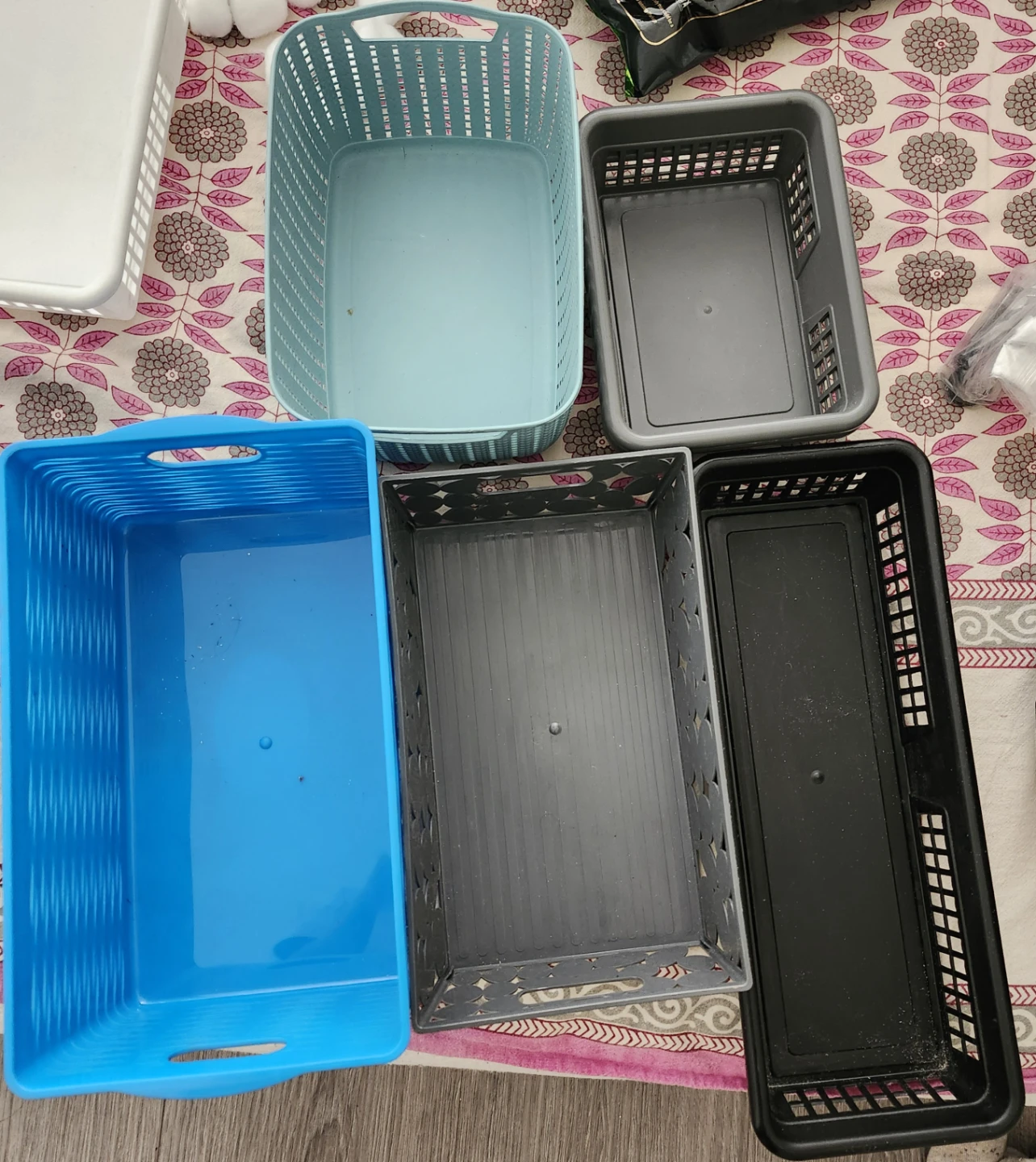 Set of 6 Plastic Storage Baskets