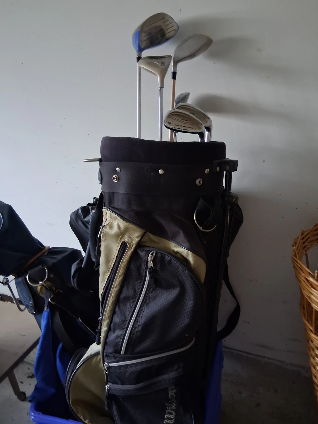Wilson Golf Bag with Clubs - photo 3