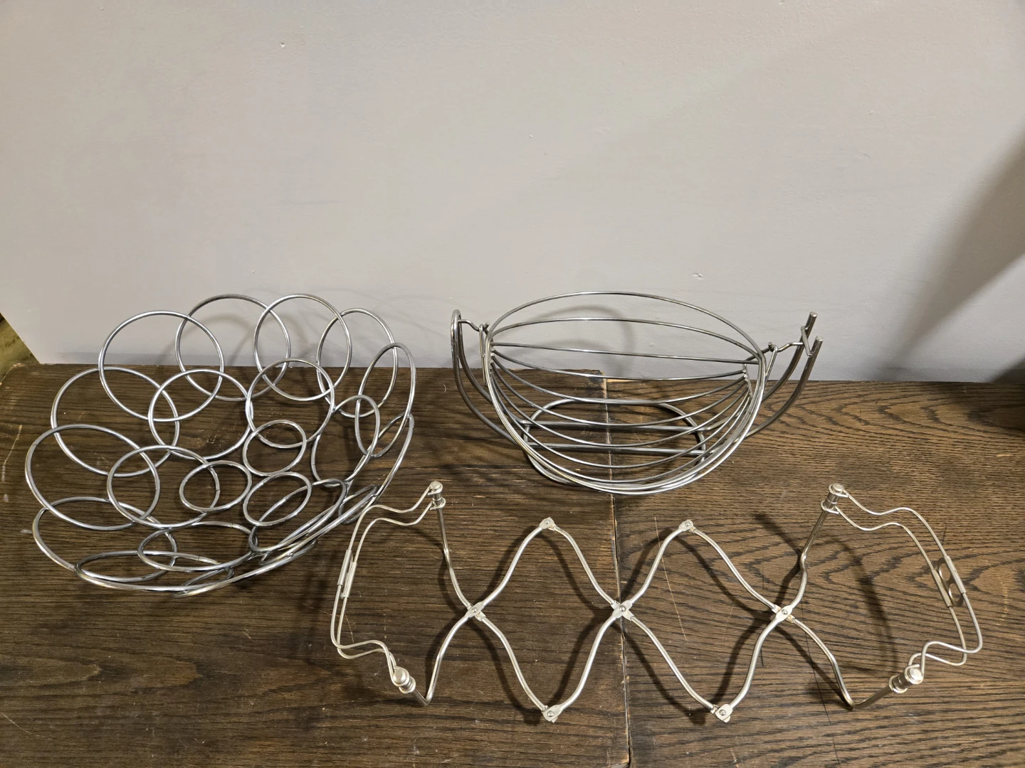3 pieces Fruit Bowls  and Trivets Set