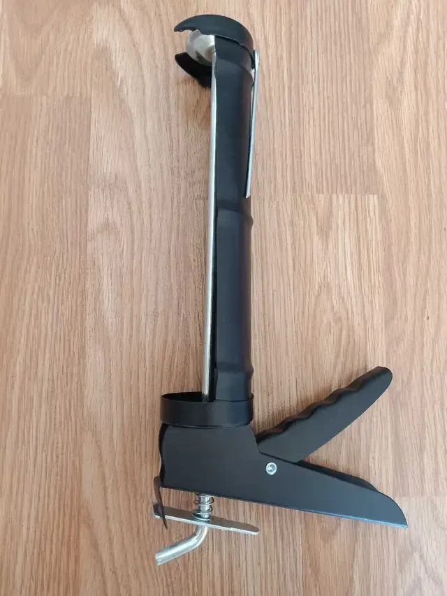 Heavy Duty Caulking Gun