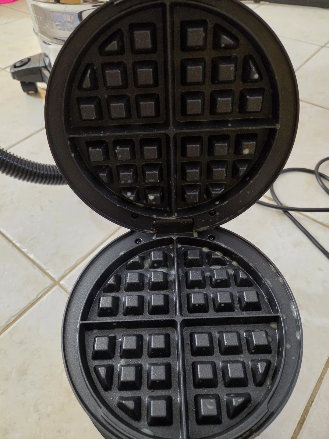 BELLA Waffle Maker - photo 2