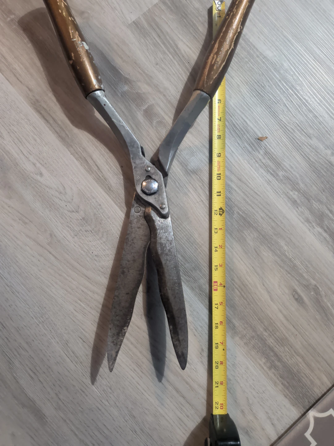 Vintage Hedge Shears with Wooden Handles - photo 4