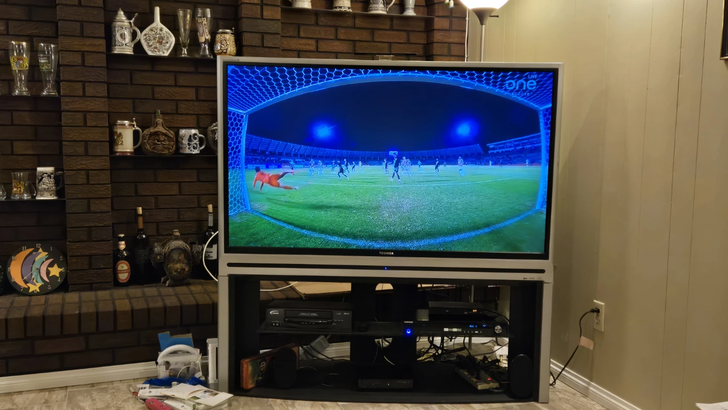 Toshiba Projection Television and stand - photo 3
