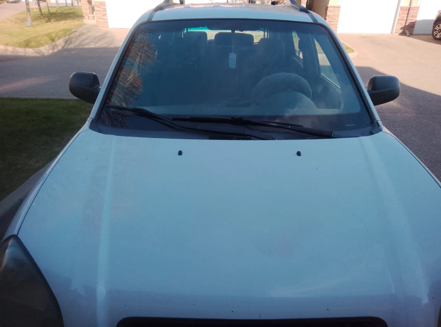 White Hyundai Tucson SUV - photo 4