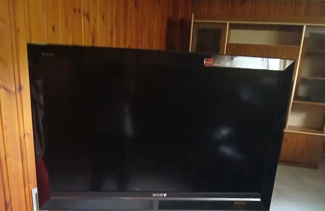 Sony Bravia KDL-46V3000 LCD TV