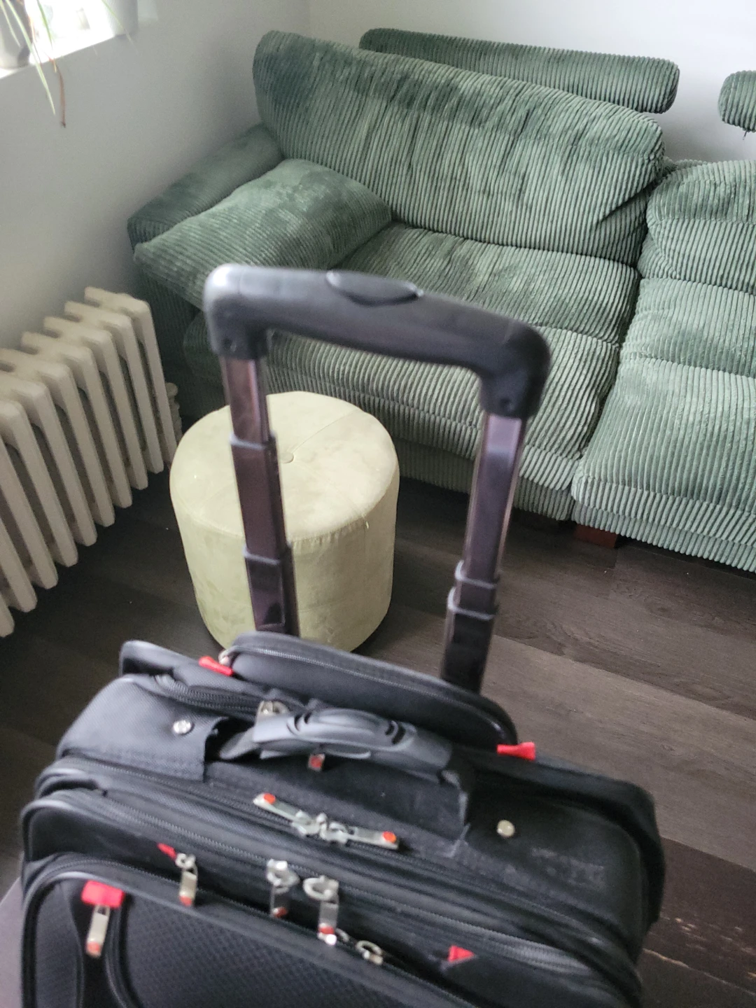 Swissgear Rolling Carry-On Luggage - photo 3