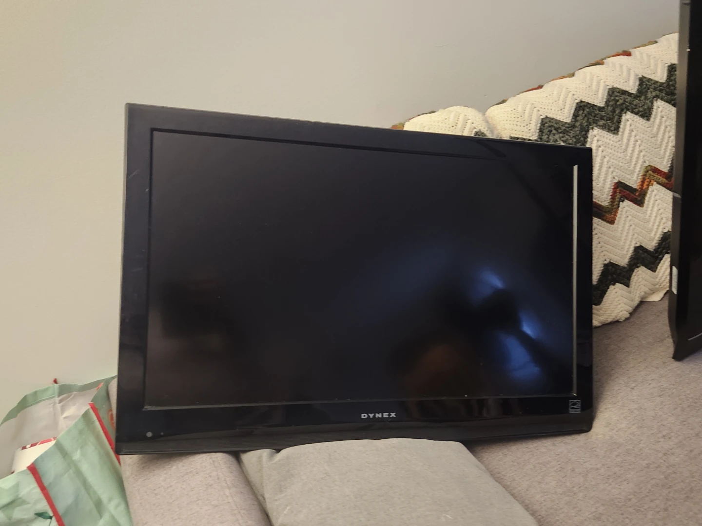 LG 42" LCD TV and 31" LCD TV - photo 3