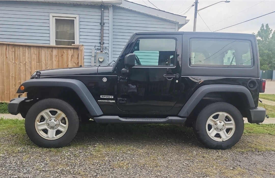 SELLING MY BLACK JEEP WRANGLER JK SPORT 2018 - photo 2