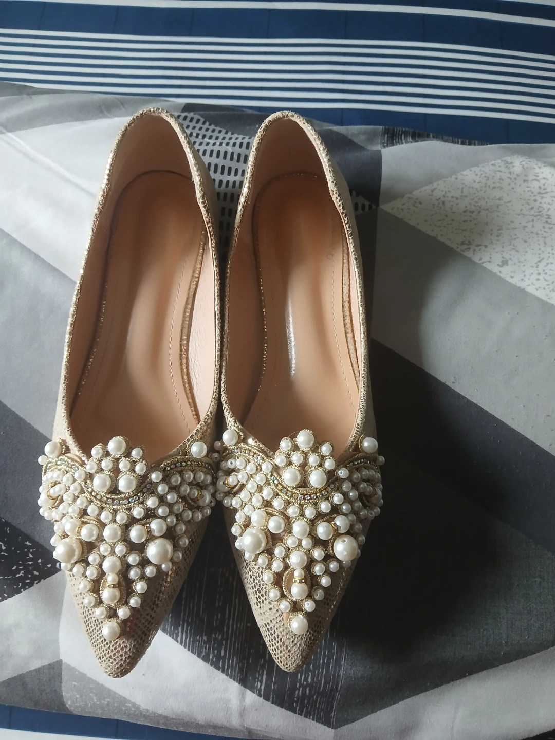 (I can give for 35)Gold Pearl Embellished Pointed Toe Flats