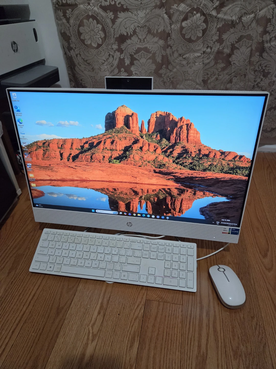 HP All-in-One 24 inch  11 gen Intel Core  i5 2.4ghz