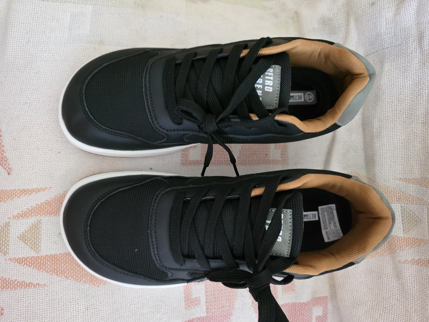 Retro Trend Black Sneakers