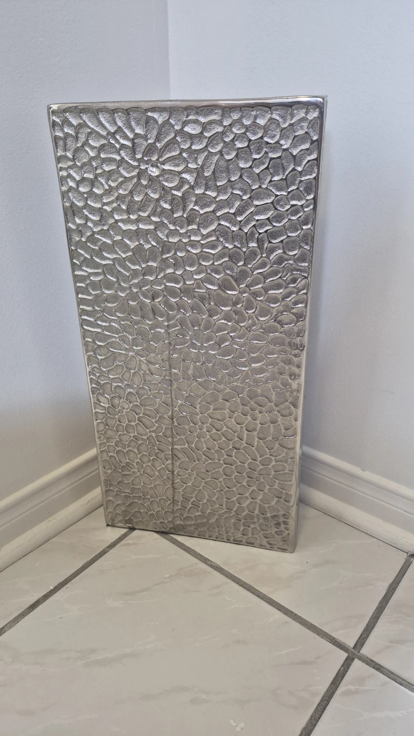 Set of 2 Hammered Metal Planters - photo 3