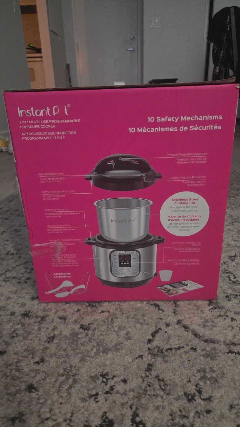 Instapot Multiuse w/ Cookbook - photo 2